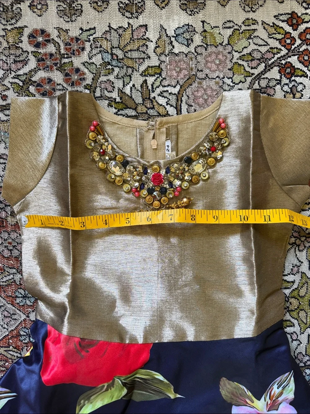 Gold Embellished girls dress with Beaded Neckline 6-8y 🌸❤️
